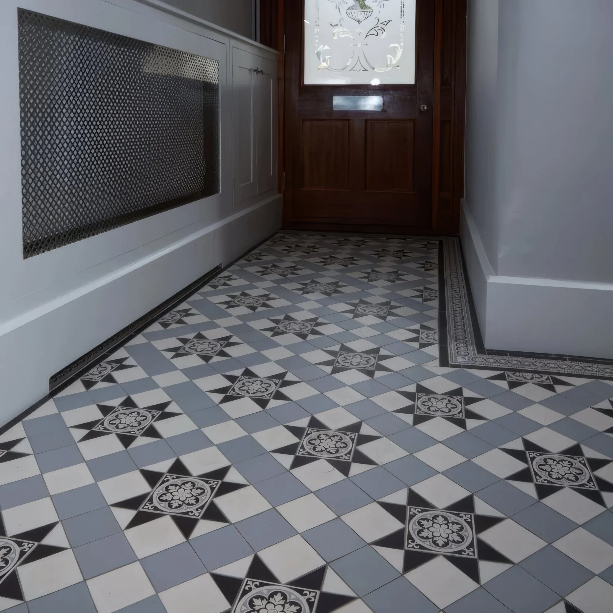 Blenheim Black, Dover White & Grey with Livingstone drop-in