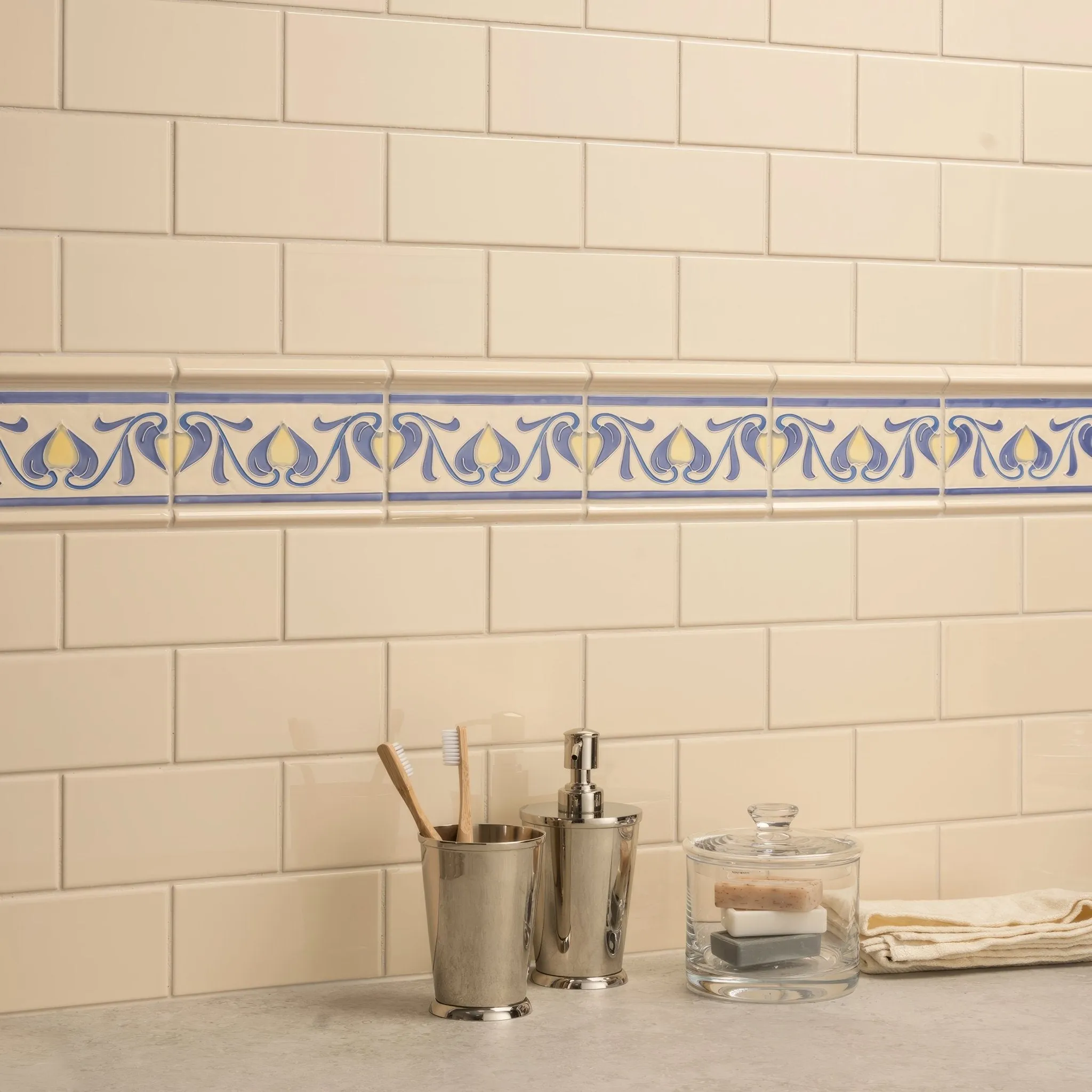 County White Albert Moulding