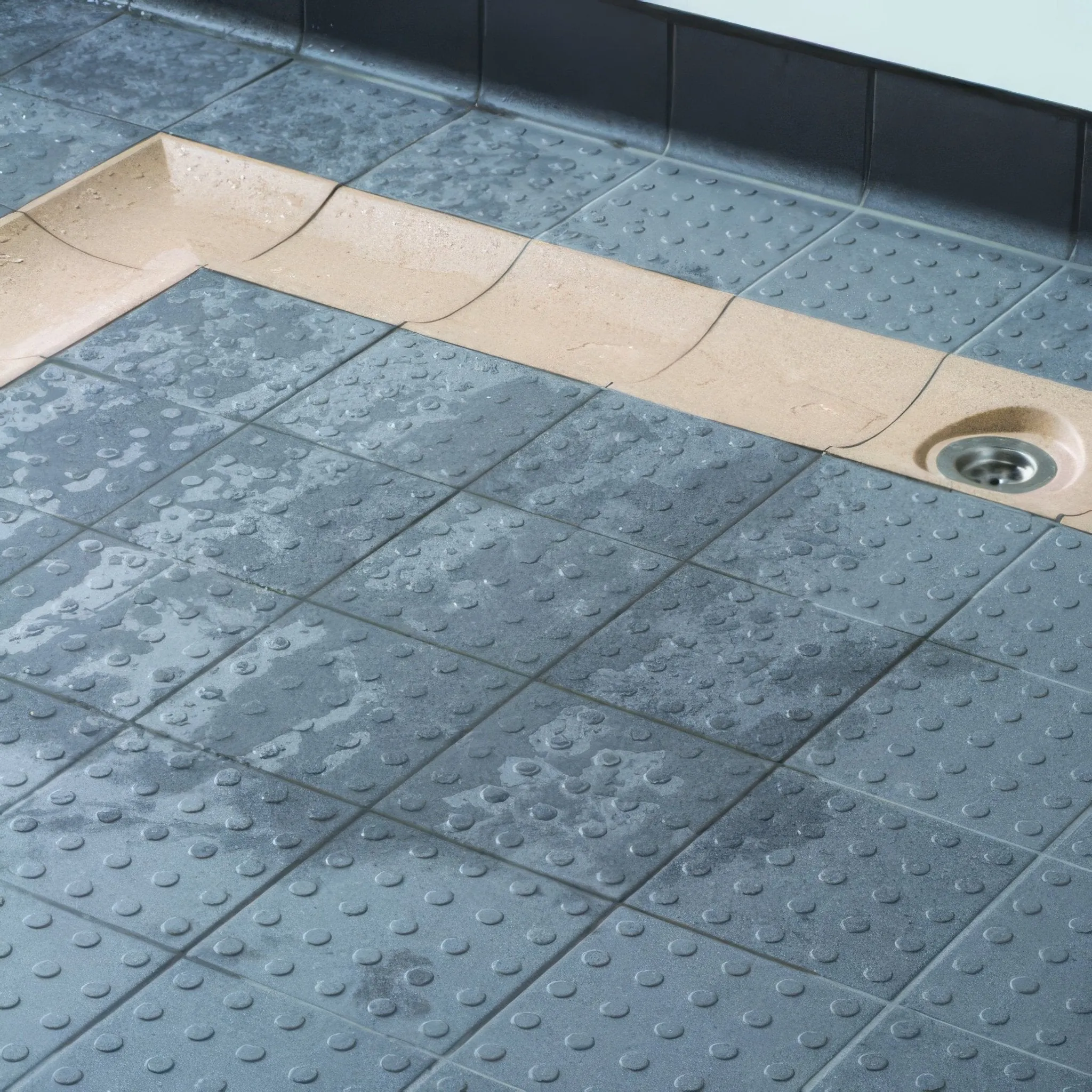 Dark Grey Multidisc Quarry Tile 148x148x9mm