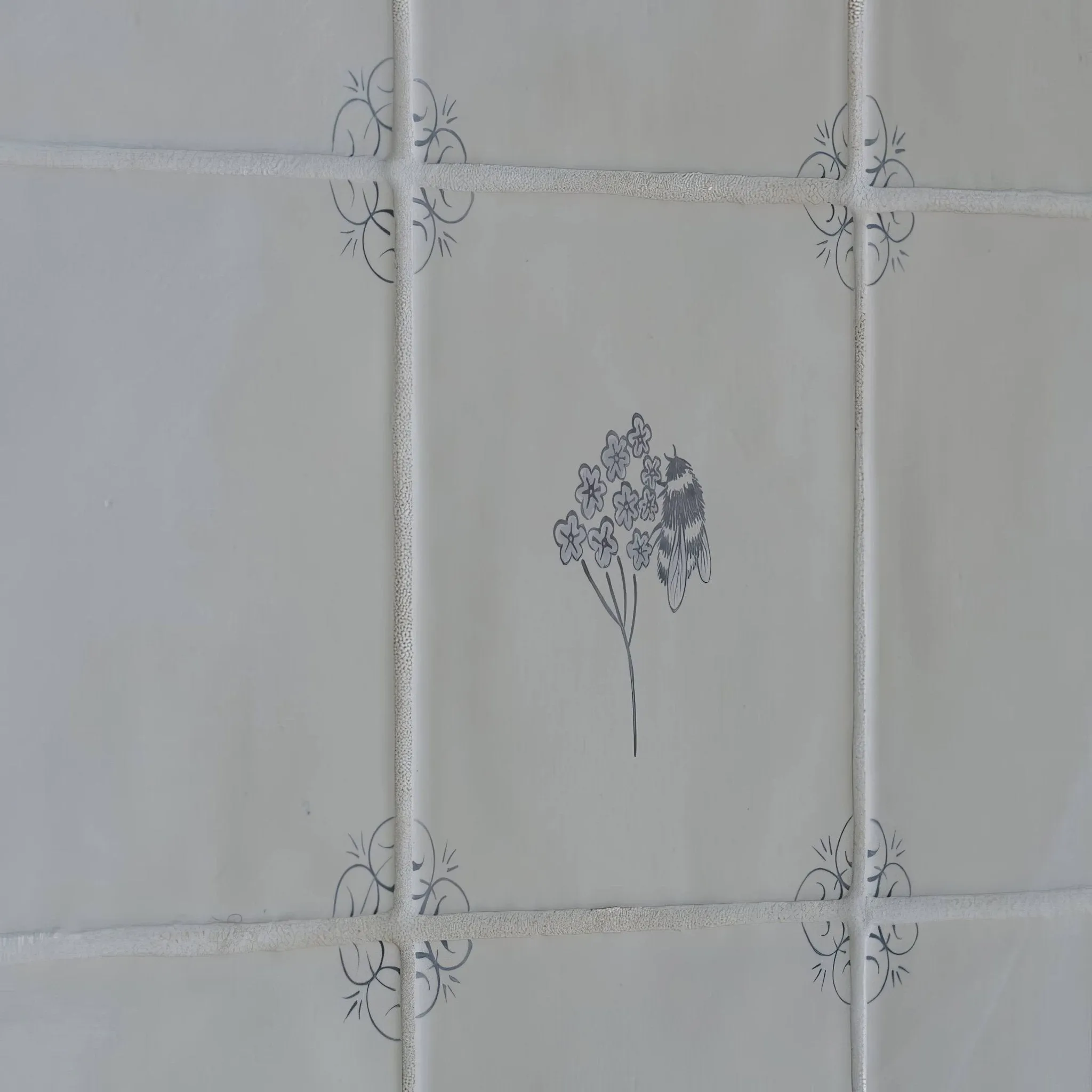English Delft Charcoal Bee