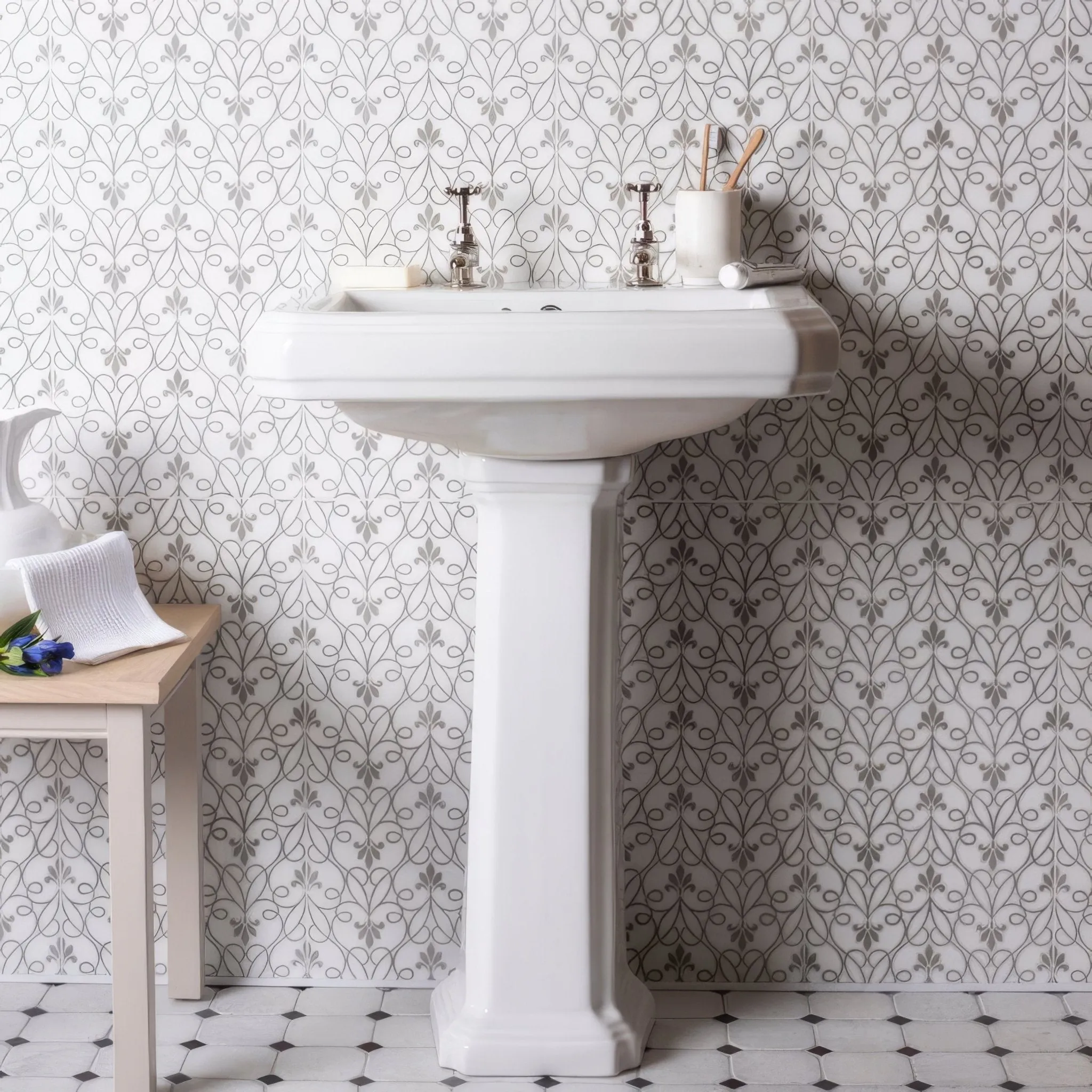 Filigrana Polished Glazed Ceramic