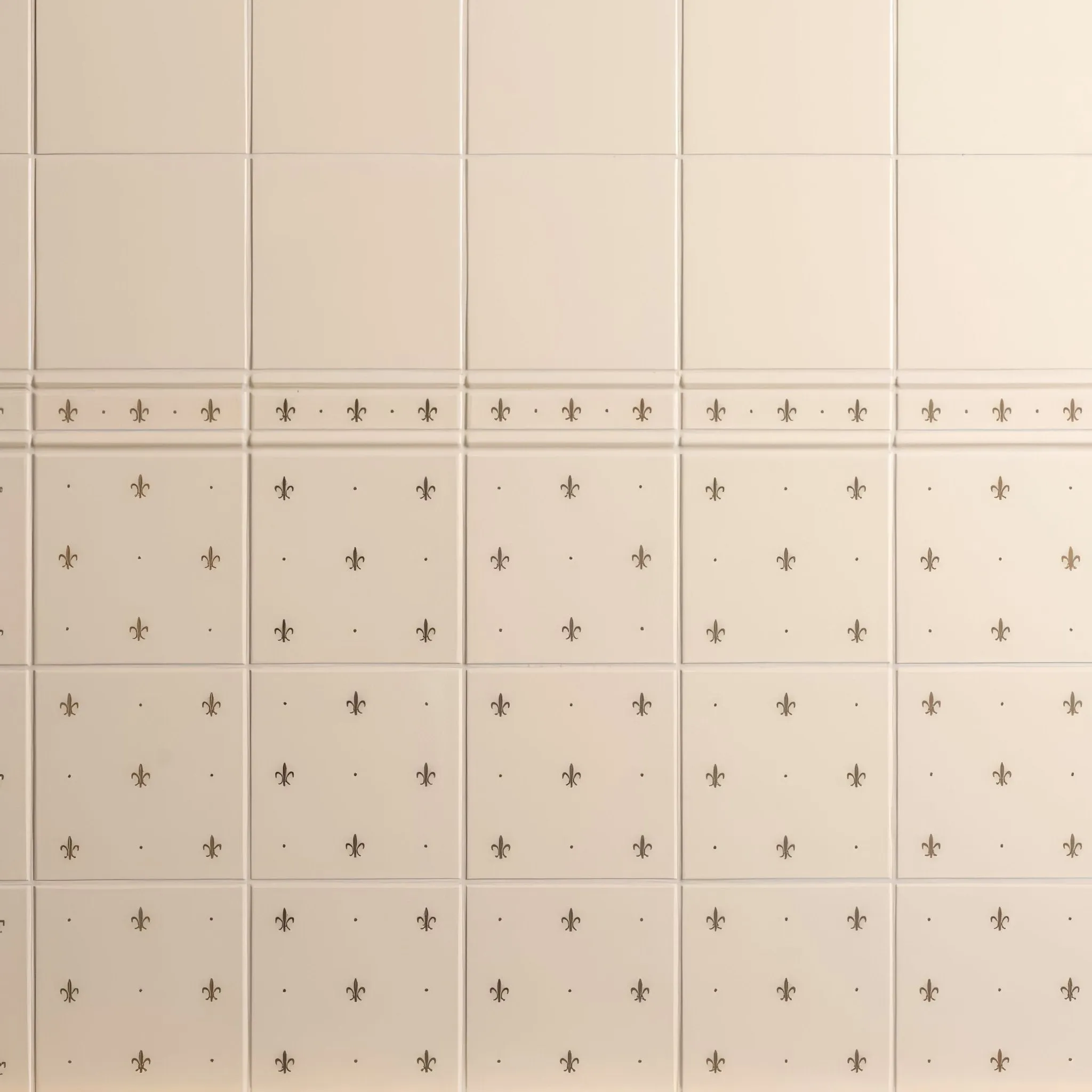 Fleur de Lis Gold on County White (2 Tile Set)
