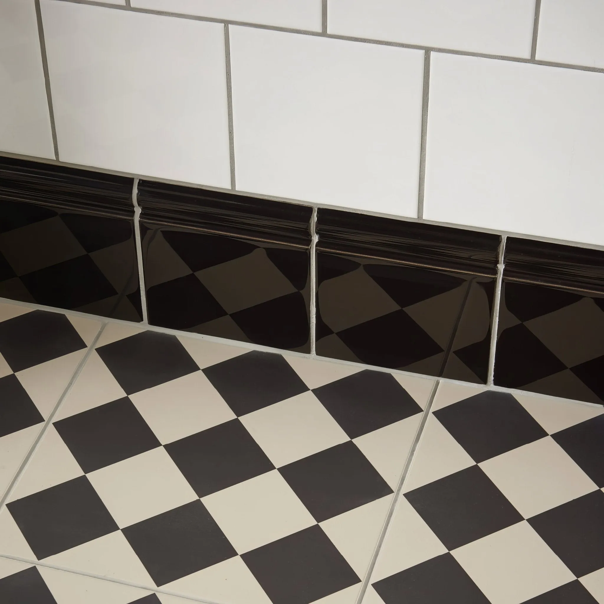 Harlequin Large Black on Chalk