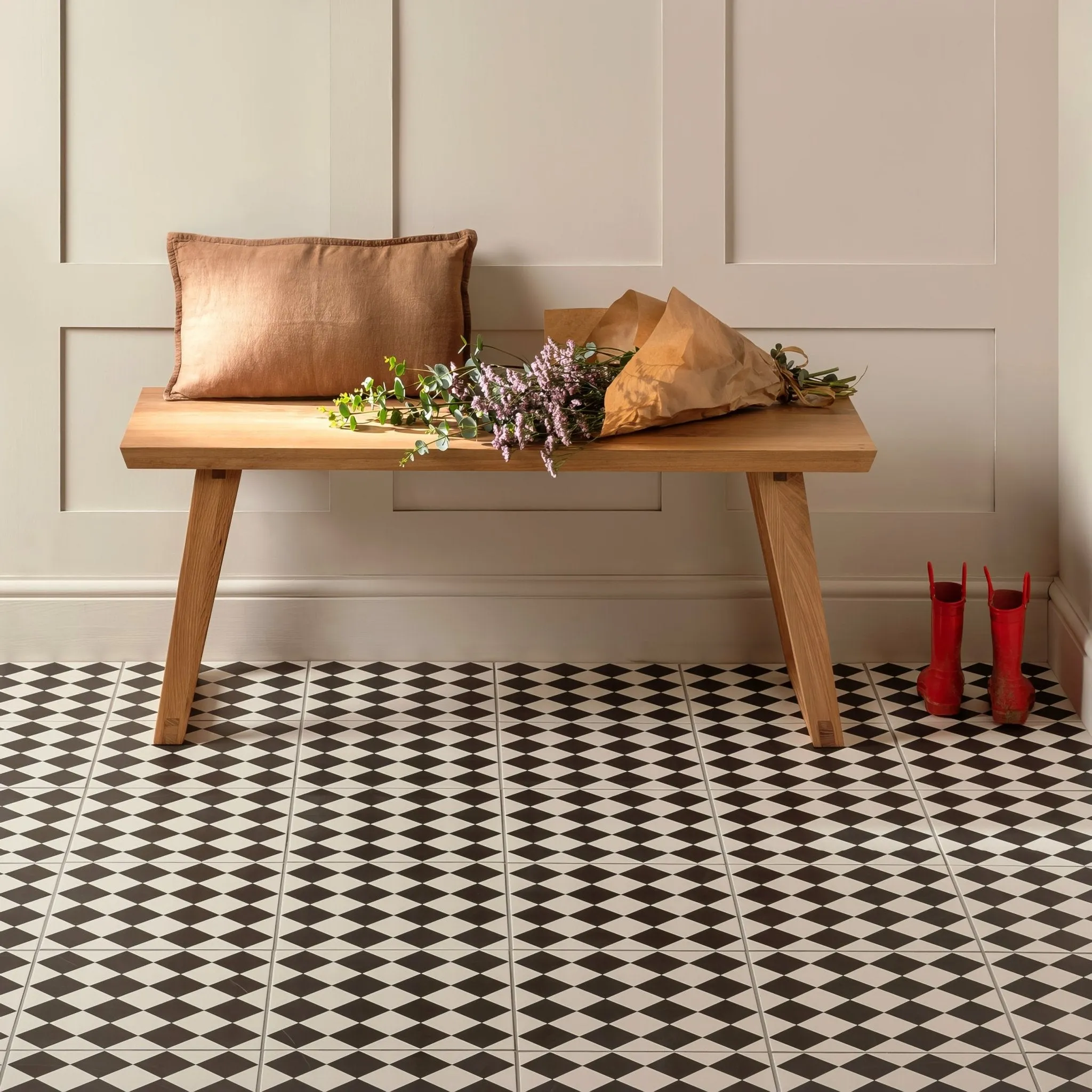 Harlequin Small Black on Chalk