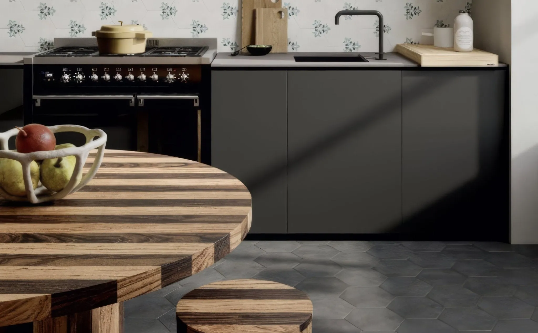 Hexagon Black Plain