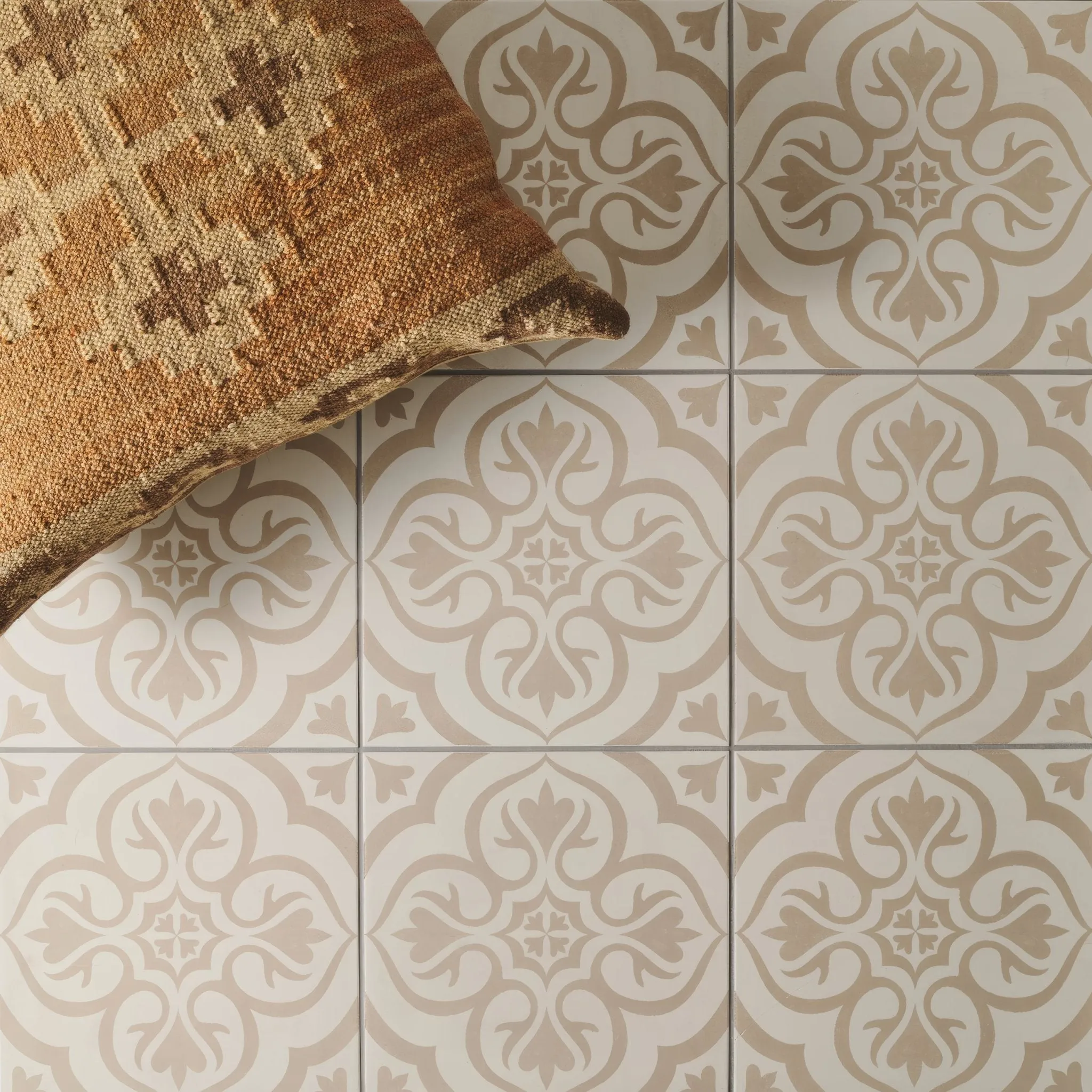 Knightshayes Taupe on Chalk