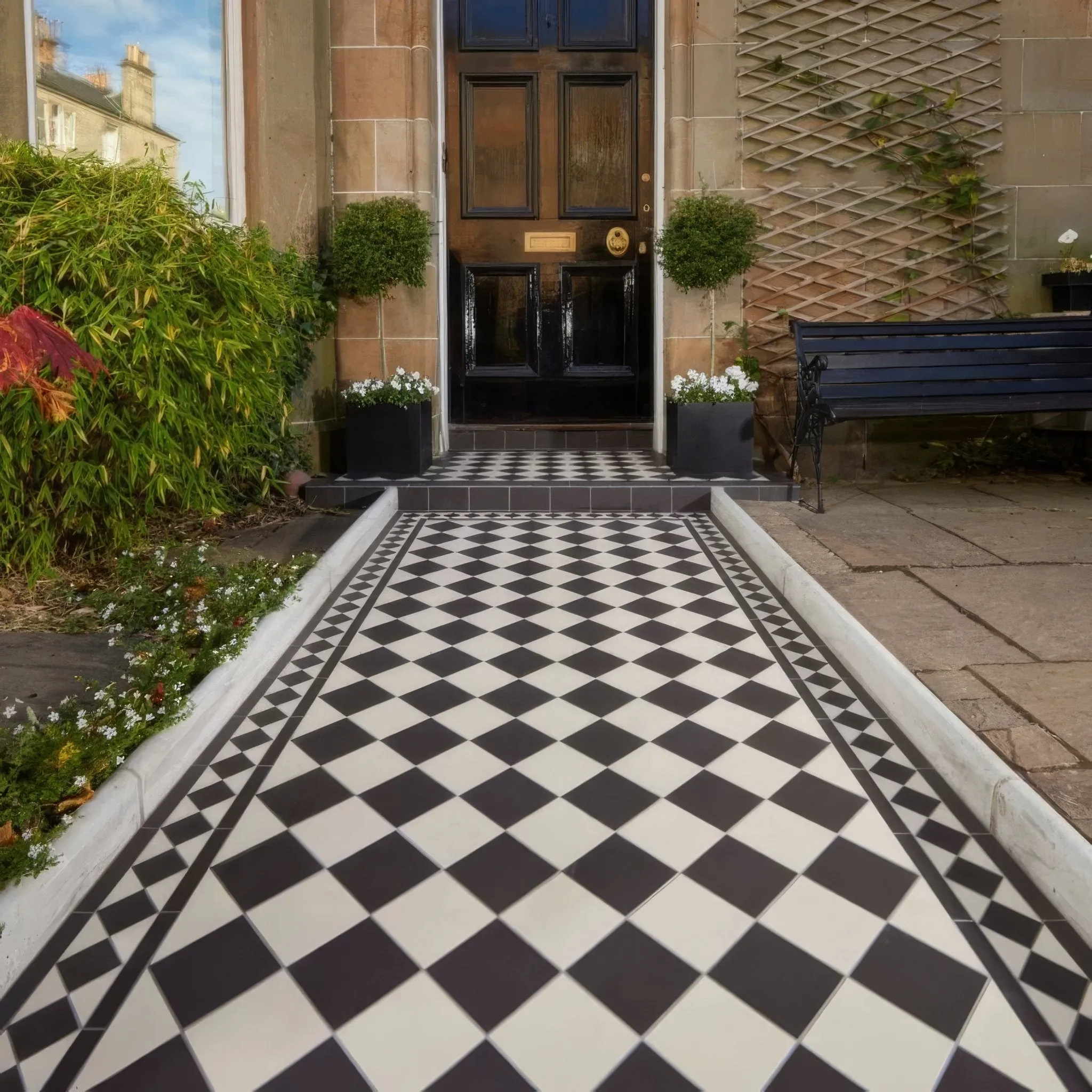 Oxford 106mm Black and Dover White