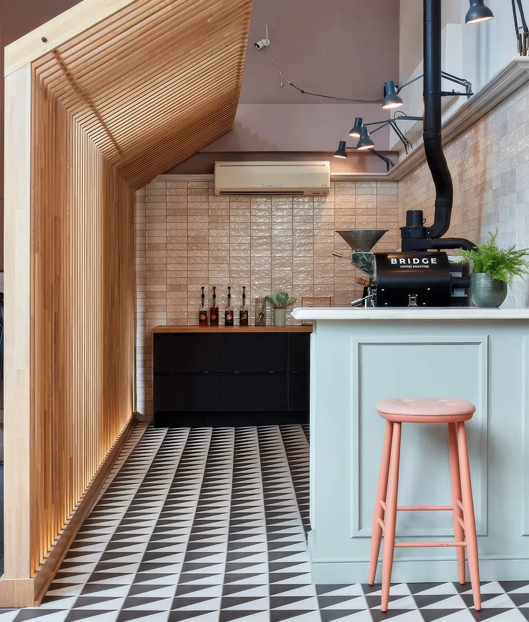Parisian Café Porcelain Tri Black