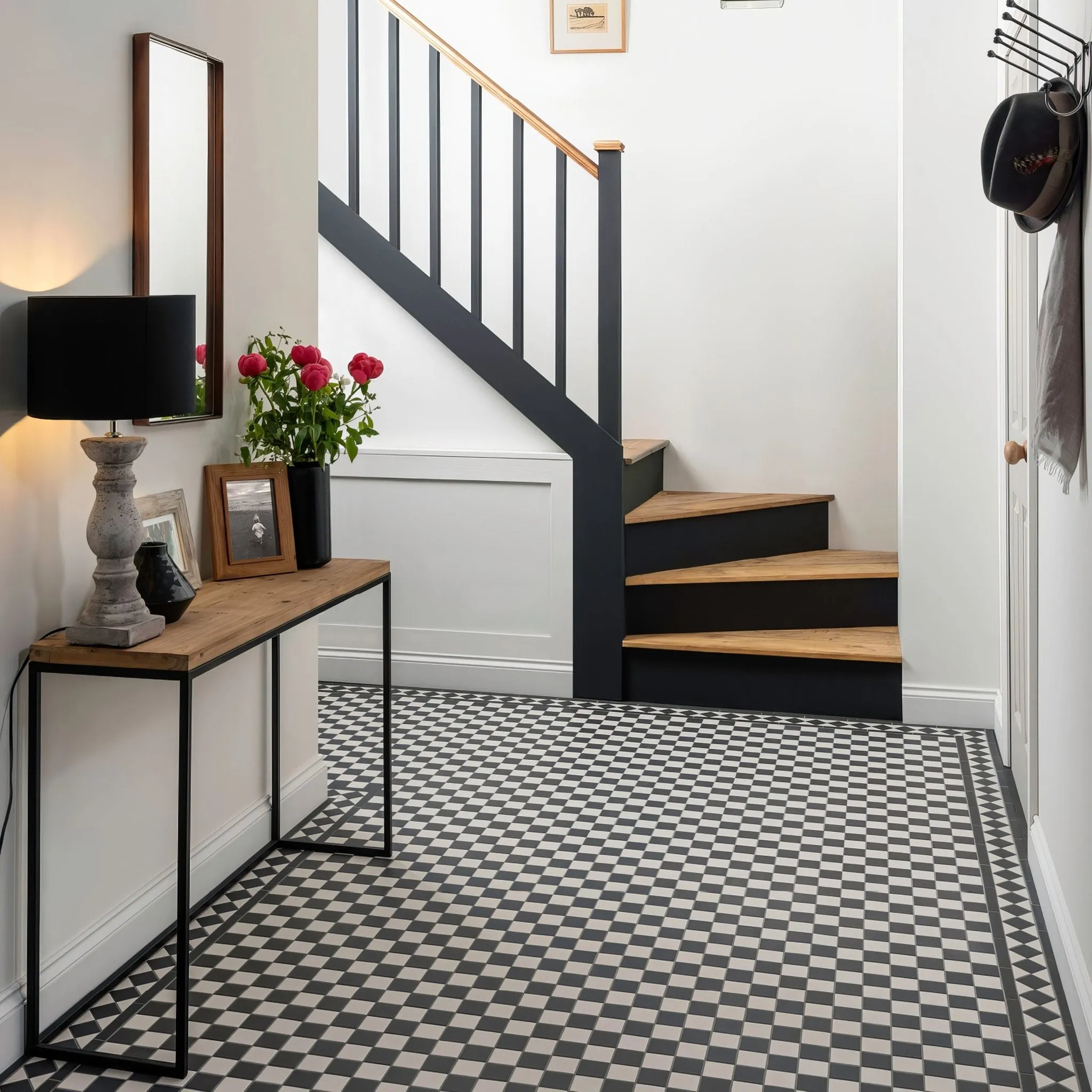 Porcelain Square White & Black