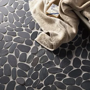 Riverstone Black Flat Cut Pebble Mosaic