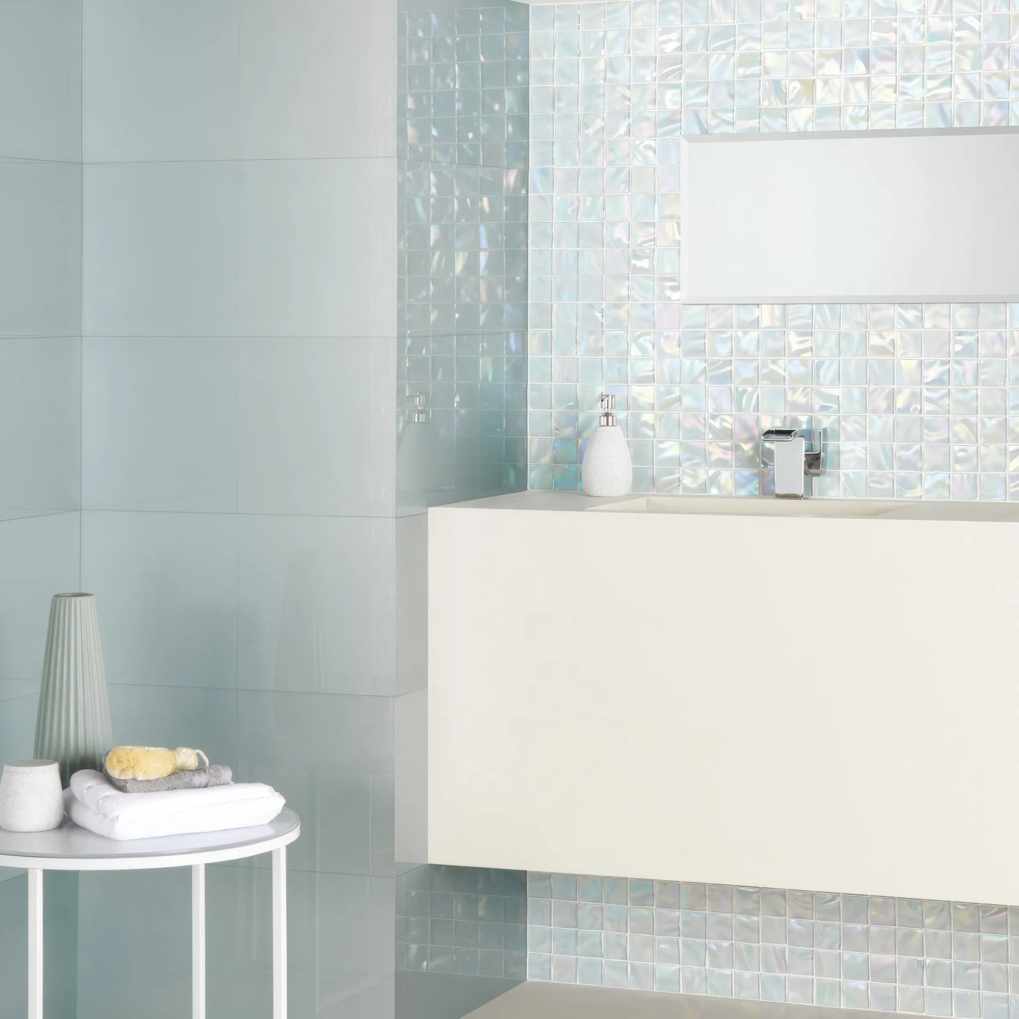 Ultimo Shell Iridescent Mosaic